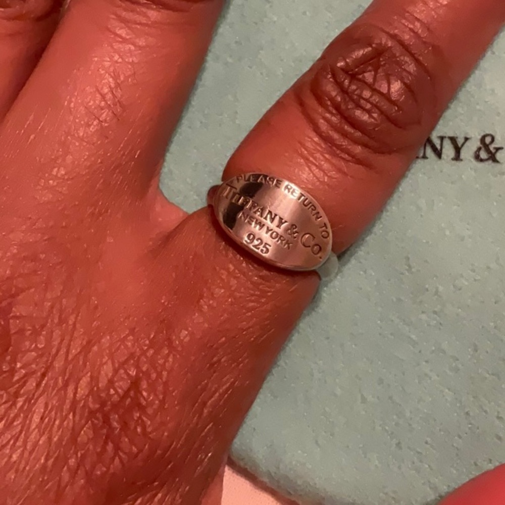 Tiffany & Co. “Please Return to Tiffany” oval ring.
